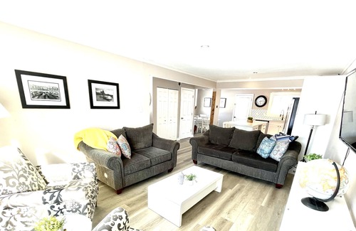 Collingwood House | Beautiful 4 bedroom home 5 minutes to Blue Mountain