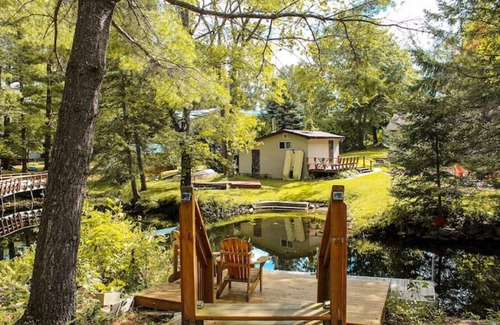 Head Lake Cottage | Beautiful 4 bedroom cottage with a Sauna!