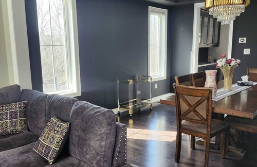 Brampton House | Beautiful 4 Bedroom Home, Large Ravine Backyard.