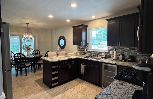 Belvidere House | Beautiful 4-bedroom house with 3 Seasons Room & Large Backyard in Belvidere