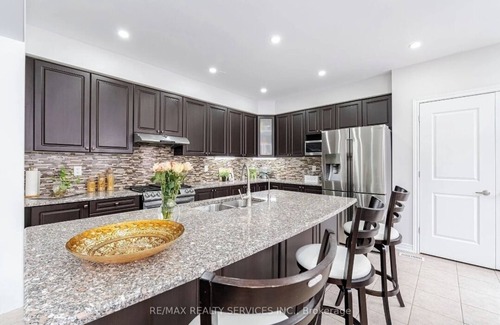 Brampton House | Beautiful 4 bedroom & office room. (3 master bedrooms with attached washrooms)