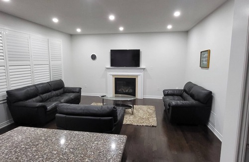 Brampton House | Beautiful 4 bedroom & office room. (3 master bedrooms with attached washrooms)