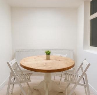 Plumstead House | Beautiful 4 bedrooms house, 7 walk to train station