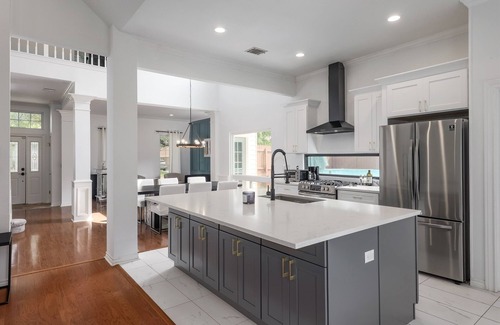 Shady Hollow House | Beautiful 4bdr with pool in South Austin