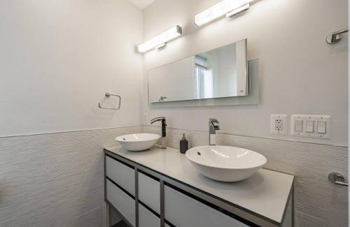 Southeast House | Beautiful 4BR Entire House in DC