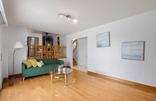 Agincourt North House | Beautiful 4BR House Peaceful Family Friendly
