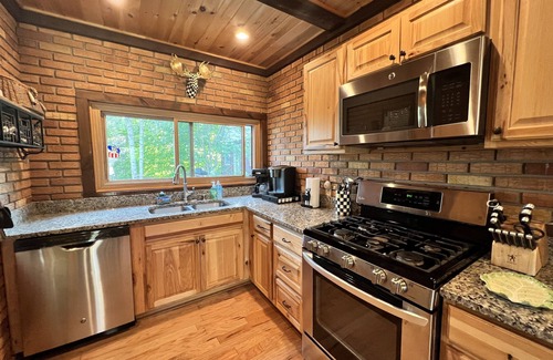 Old Forge House | Beautiful 4th Lake Home with 3 Kings, Jacuzzi Tub, and Gazebo