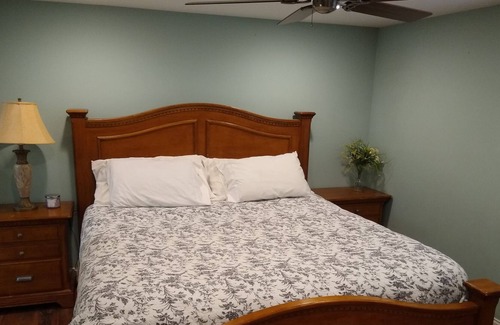 Champaign House | Beautiful 5 BDRM Near U of I and the downtown
