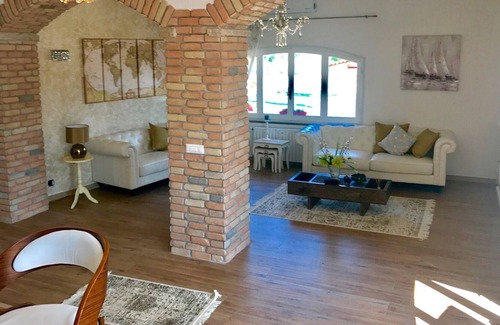 Marina di Sorso Villa | Beautiful 5 Bed Luxury Villa - Pool- Tennis Court- minutes to quiet sandy beach