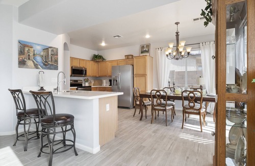 Surprise Farms House | Beautiful 5-bedroom home in Surprise with big backyard close to spring training