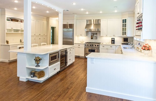 Sag Harbor House | Beautiful 5 BR, 5 BA home. Walk to town and beaches. HomeAway/VRBO Exclusive.