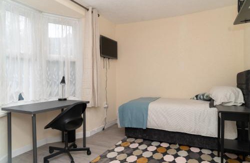 Alibon House | Beautiful 5 single bedroom house