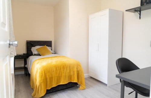 Alibon House | Beautiful 5 single bedroom house