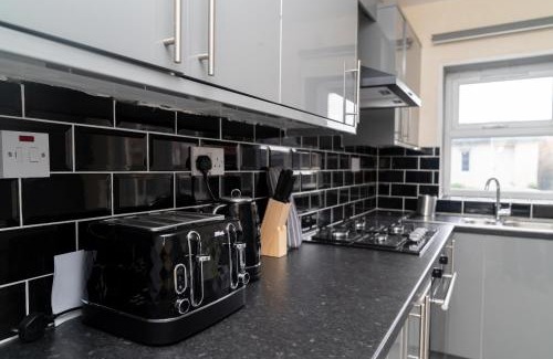 Alibon House | Beautiful 5 single bedroom house
