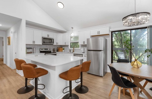Wichita House | Beautiful 6 bed, 3 bath home in quiet neighborhood