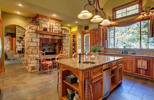 Weston House | Beautiful 80 Acre Ranch with Private Fishing Pond 45 Min drive from Dallas!