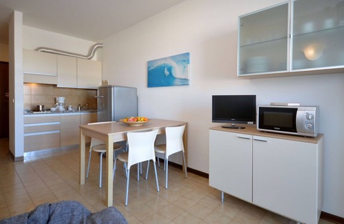Lignano Sabbiadoro Apartment | Beautiful apartment for 4 people with A/C, pool, TV, terrace and pets allowed