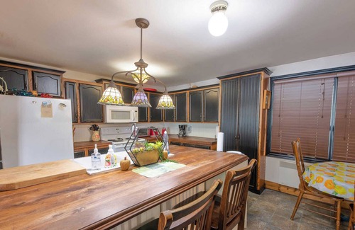 Moonbeam Cottage | Beautiful All Season Cottage on Remi Lake