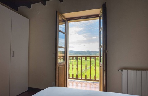 Guemes House | Beautiful and cozy apartment close to city center with a living room and bed room