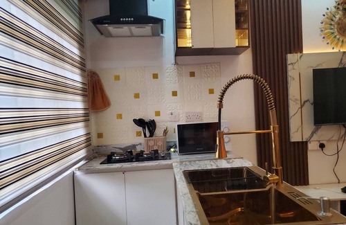Ikeja Apartment | Beautiful and Cozy miniflat for 2 with Swimming Pool - close to Airport
