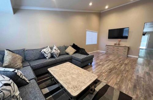 Palmdale House | Beautiful and cozy!