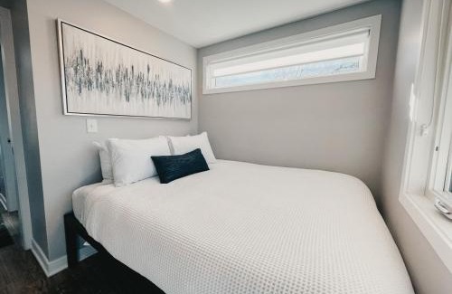Old Southwest Apartment | Beautiful and Elegant River Front Cottage
