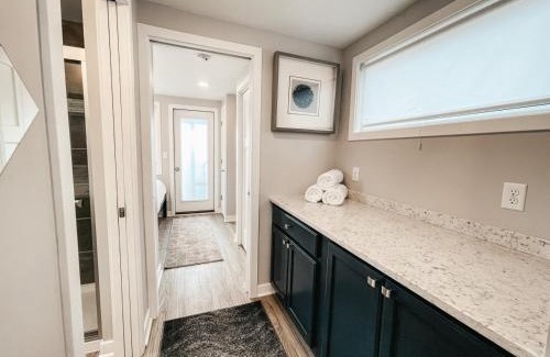 Old Southwest Apartment | Beautiful and Elegant River Front Cottage