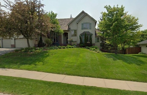 Eden Prairie House | Beautiful and Large house in great location Eden Prairie