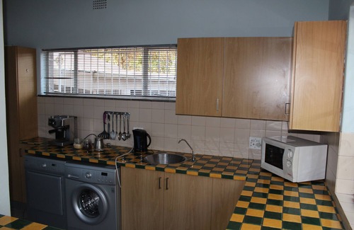 Menlo Park House | Beautiful and Luxurious Townhouse in Upmarket Suburb- Fully Serviced