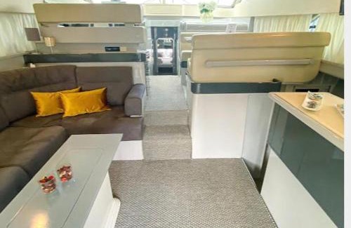 Parque das Nacoes Boat Rental | Beautiful and magnific yacht