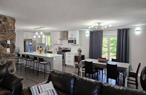 Saint Ambroise Cottage | Beautiful and Newly Renovated Lakefront Cottage on Lake Manitoba