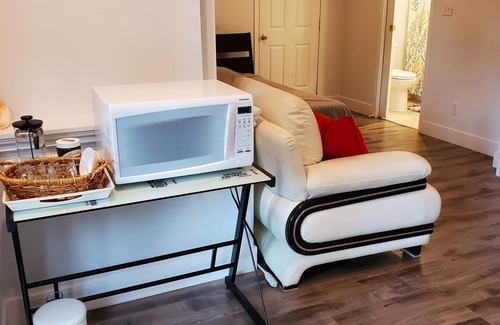 Port Moody House | Beautiful and peaceful suite , very close to beach.