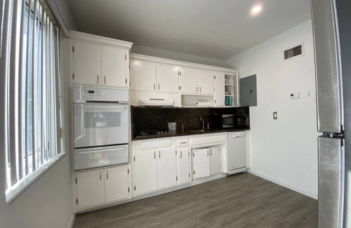 Ludlam Apartment | Beautiful and renovated with great location and parking.