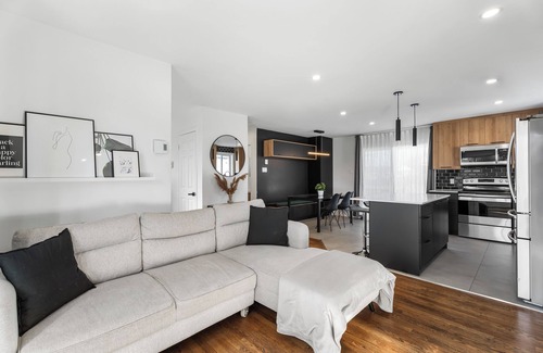Lafleche House | Beautiful and renovated house near Montreal and next to everything you need