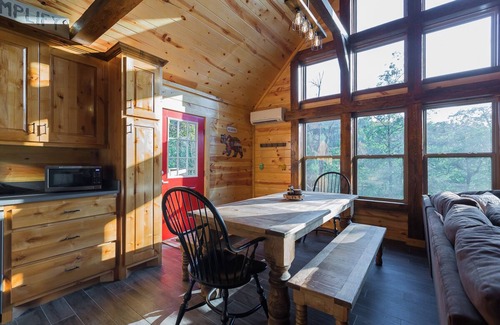 Board Camp Cabin | Beautiful and secluded cabin! 10 minutes away from Wolf Pen Gap