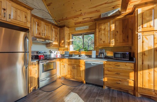 Board Camp Cabin | Beautiful and secluded cabin! 10 minutes away from Wolf Pen Gap