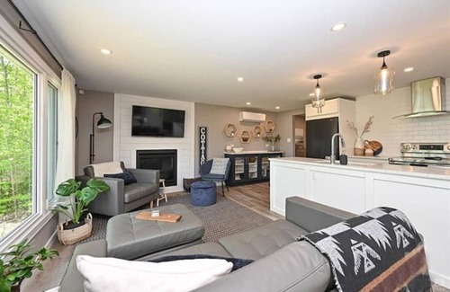 Elizabethtown-Kitley Cottage | Beautiful and Secluded Waterfront Cottage