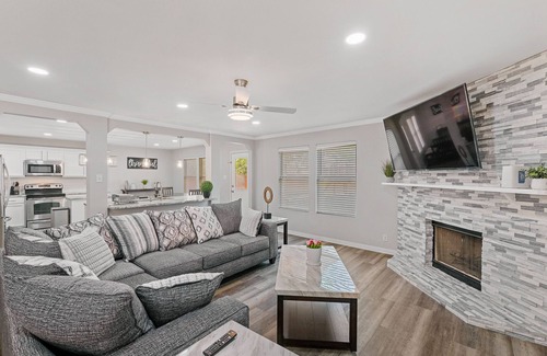San Antonio House | Beautiful and Spacious, Home - Great location!