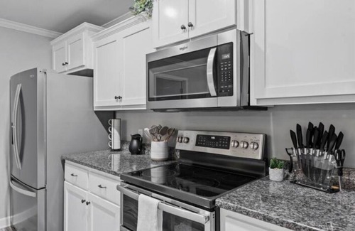 Enterprise House | Beautiful and Spacious 3 BR/2BA with KING bed