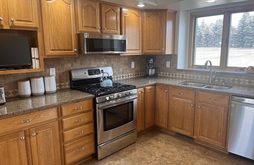 Colonial Pine Hills House | Beautiful and Spacious Getaway Nestled in the Black Hills, close to attractions