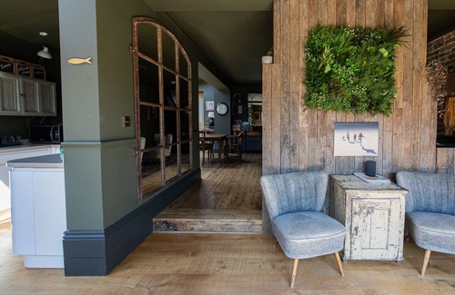 Worthing House | Beautiful and spacious Edwardian home by the seaside