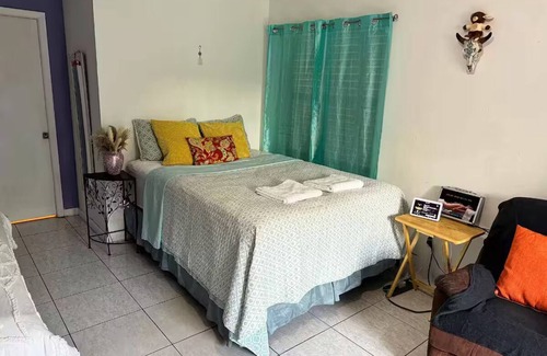 Homestead Bed & Breakfast | Beautiful and spacious room Homestead FL
