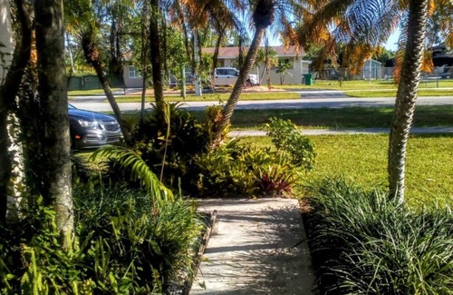 Homestead Bed & Breakfast | Beautiful and spacious room Homestead FL