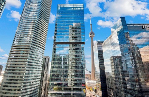 Downtown Toronto Apartment | Beautiful and Stylish 1 BR Condo in DT Toronto