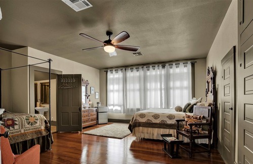 Comfort House | Beautiful and Unique Home with Fireplace and Pool!
