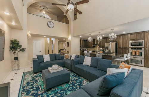 Round Rock House | Beautiful and Very Spacious house 6 bed/3.5 baths