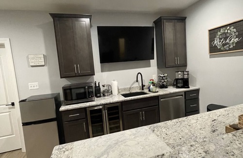 Cape Saint Claire Apartment | Beautiful Annapolis 3 Bedroom Basement Apartment, Super Clean, Super Spacious !