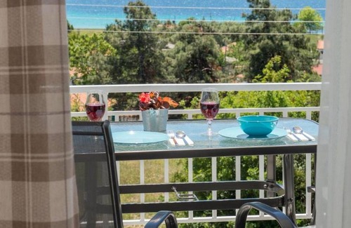 Nea Propontida Apartment | Beautiful apartment for 6 people with A/C, WIFI, TV and terrace