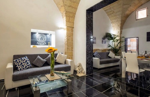 Salice Salentino Apartment | Beautiful apartment for 6 guests with WIFI, hot tub, A/C, TV and terrace, close to Lecce