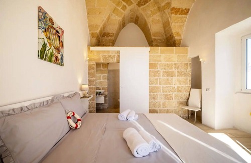 Salice Salentino Apartment | Beautiful apartment for 6 guests with WIFI, hot tub, A/C, TV and terrace, close to Lecce